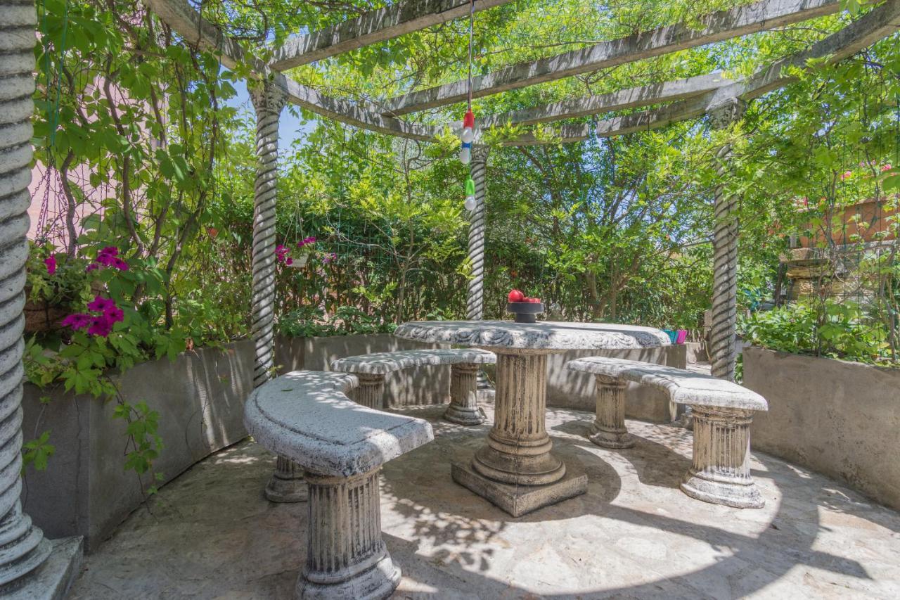 Secret Garden Apartment โปเรช ภายนอก รูปภาพ